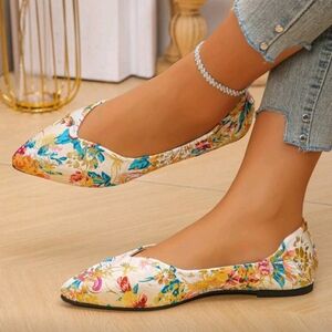Golden Floral Patterned Women's Pointed Toe Flats Size 9